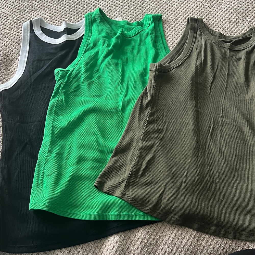 Tank top bundle - Picture 3 of 3
